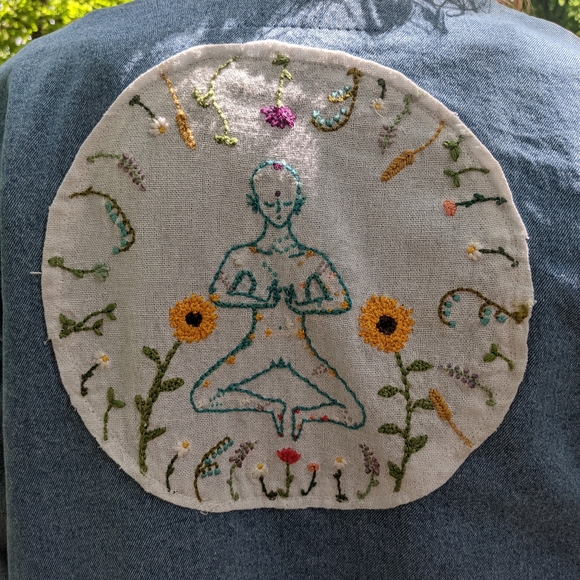Size XL HAND EMBROIDERED JEAN JACKET - Picture 1 of 3